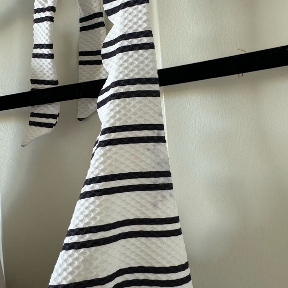 Heidi Klein One Piece $315 White & Blue Striped Swimsuit Size Medium - Picture 7 of 7